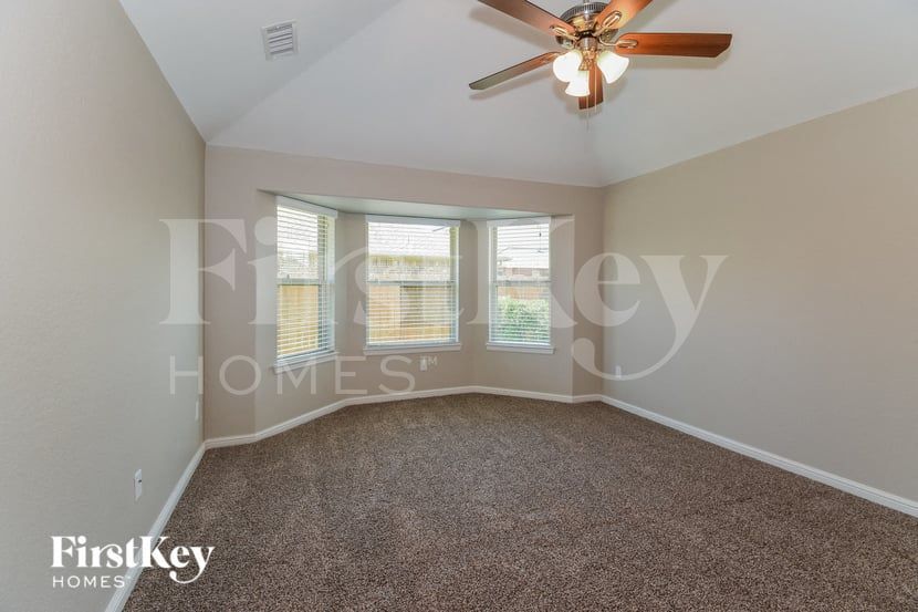 Building Photo - 4818 La Piedra Ln