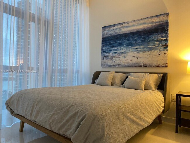 Building Photo - 851 NE 1st Ave