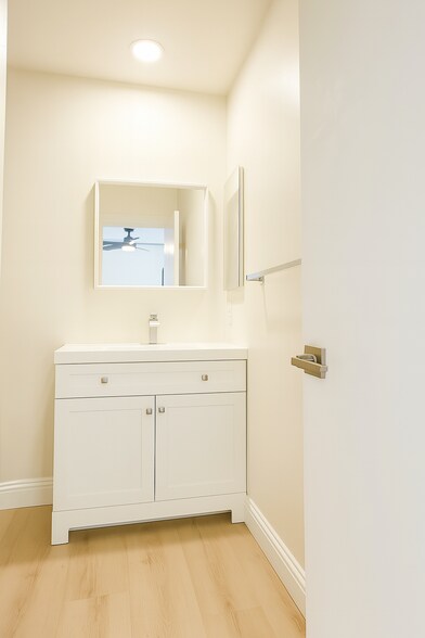 Primary Bedroom's bath - 101 Kinross Dr