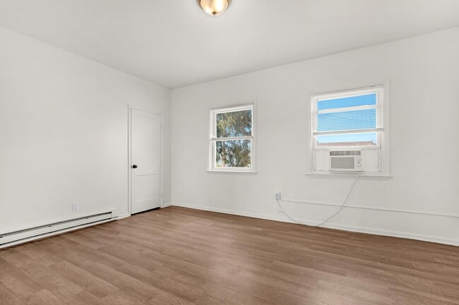 Building Photo - 611 Maude Ave