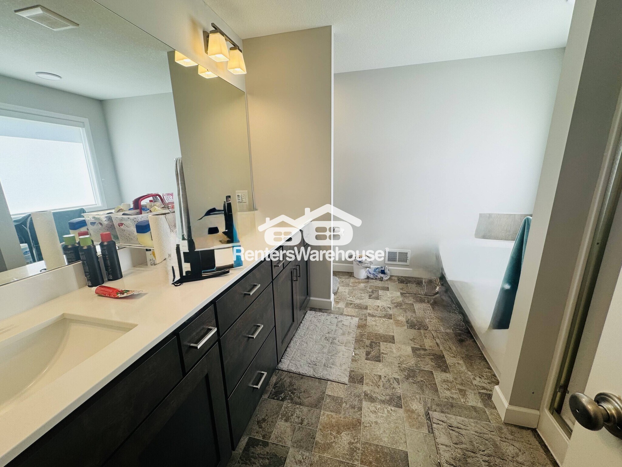 Building Photo - 17955 Headwaters Dr