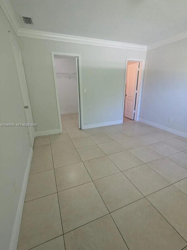 Building Photo - 2323 Van Buren St