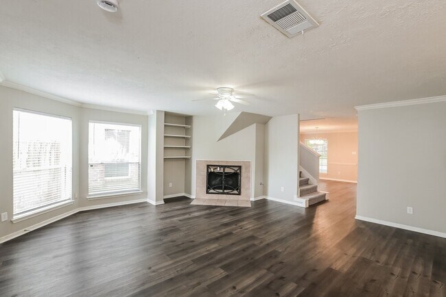 Building Photo - 6602 Bluebottle Ln