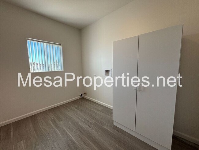 Building Photo - 6087 Elsinore Rd