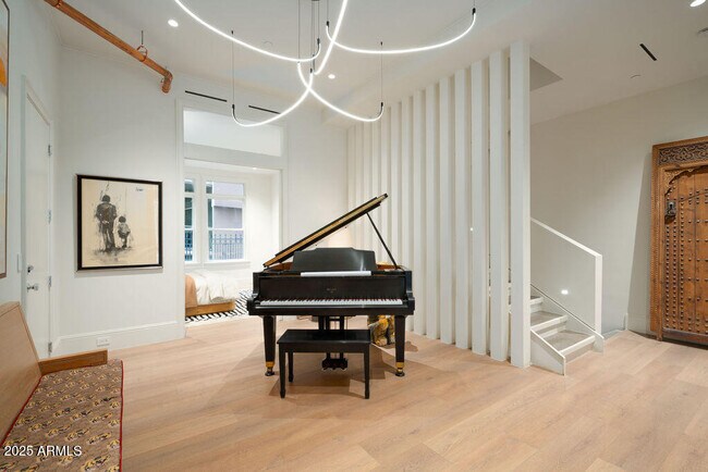 Building Photo - 50 W Palm Ln