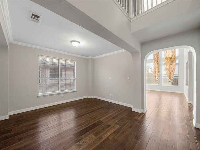 Building Photo - 9943 Red Cedar Dr