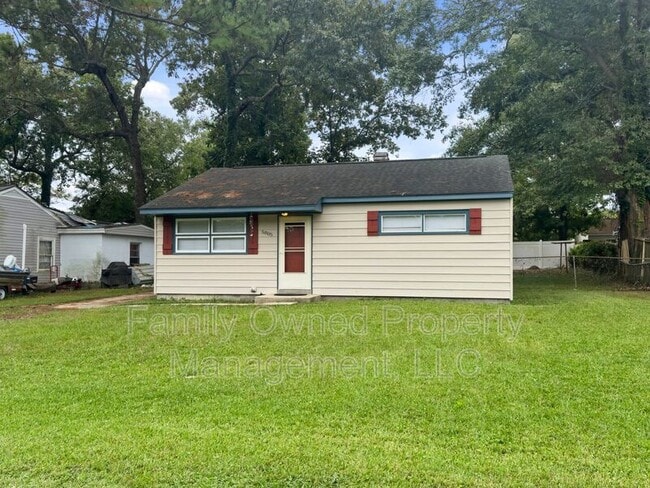 Building Photo - 5805 Chaucer Dr