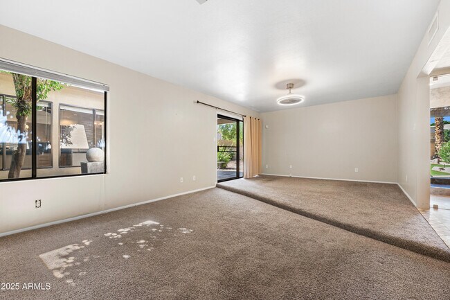 Building Photo - 8624 N Timberlane Dr