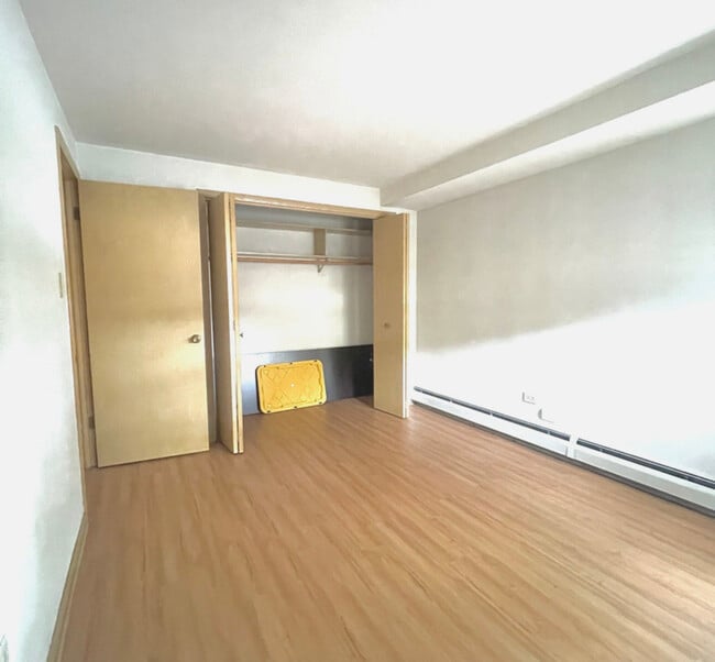 Building Photo - 8304 W Forest Preserve Dr