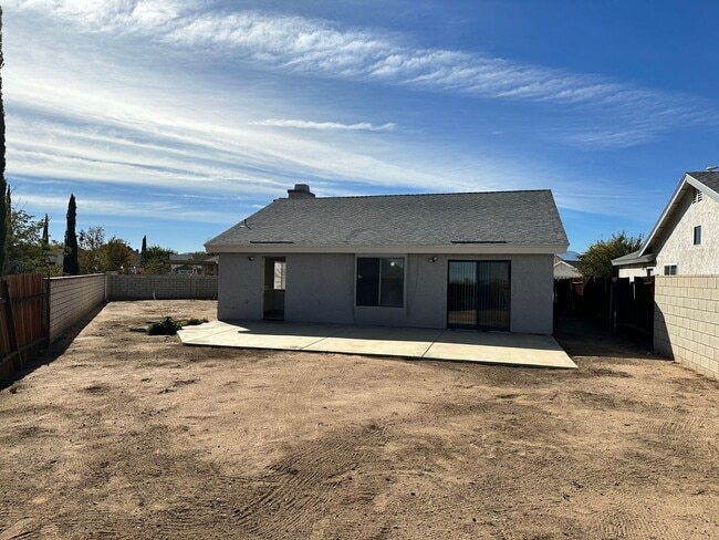 Building Photo - Cute 2-Bedroom Home for Rent with Large Backyard and in a cul-de-sac!