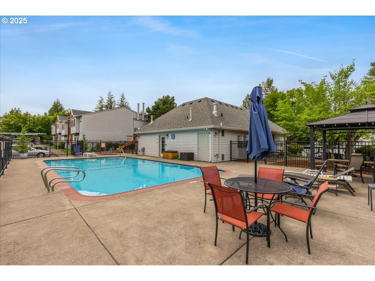 Building Photo - 10620 SW Davies Rd