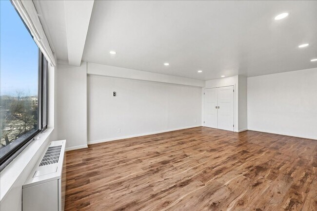Building Photo - Large 1BR/1BA with Natural Light & Modern Finishes in Cleveland Park