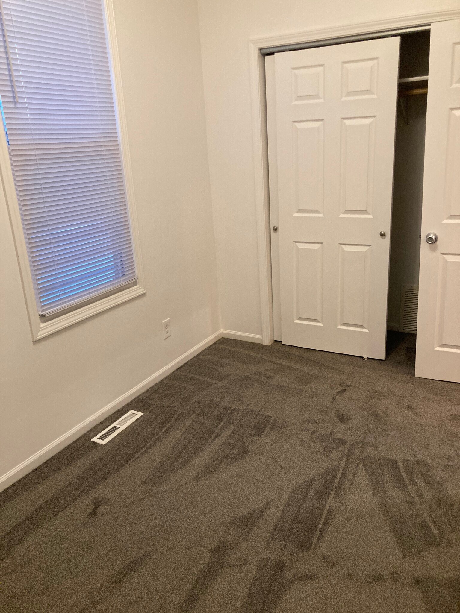 Building Photo - 2810 S Lenox St