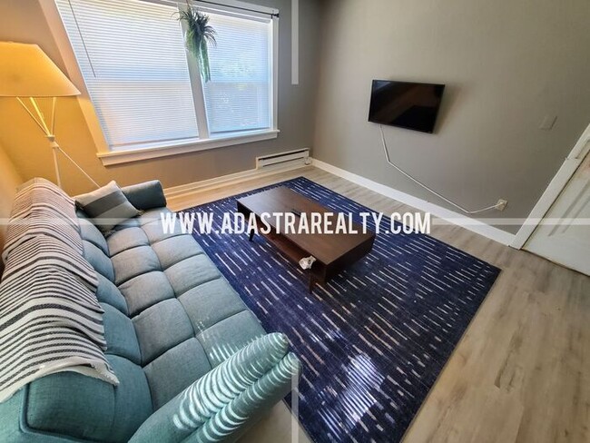 Building Photo - 1 Bedroom Apartment in Westport-Available ...
