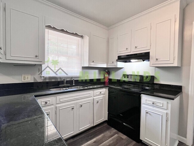 Building Photo - 300 Lydgate Dr