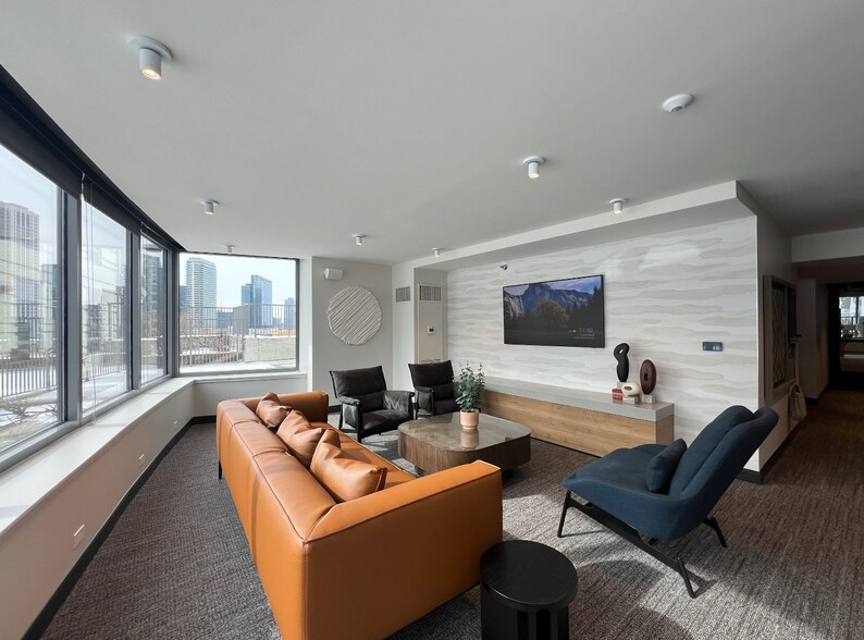 Building Photo - 645 N Kingsbury St