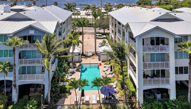 Building Photo - 275 NW Flagler Ave