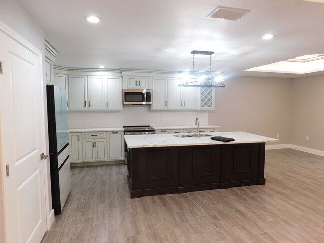 Building Photo - 2023 Beautiful 3 bedroom 2 bath