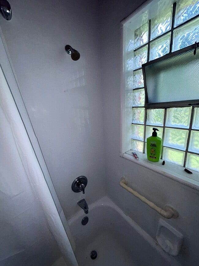 Building Photo - 5556 Floy Ave