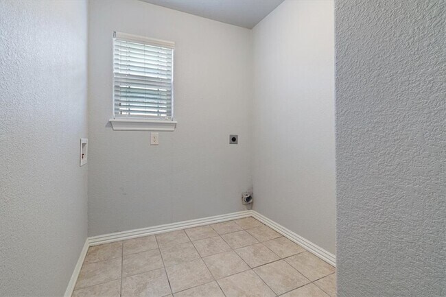 Building Photo - 6210 S 38th St