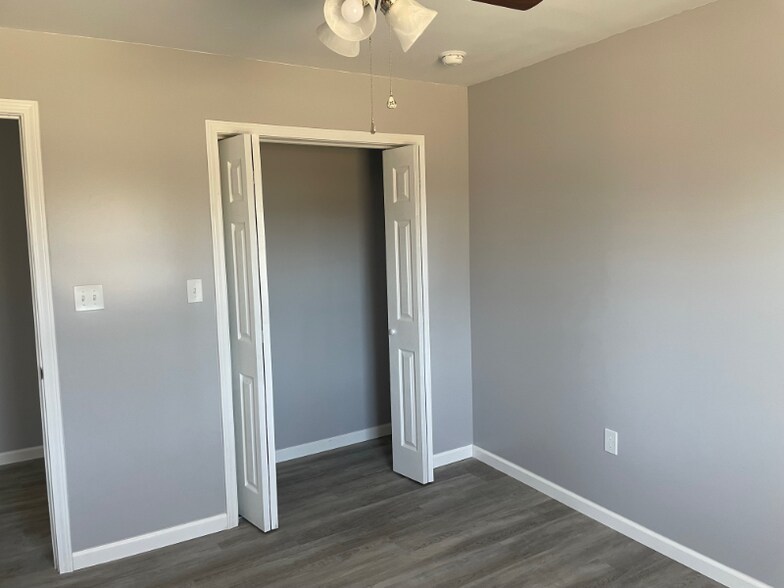 Building Photo - 2407-2407 Sycamore St