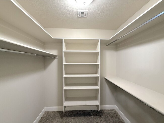 Building Photo - 3 bed, 2 bath home with 2 car garage