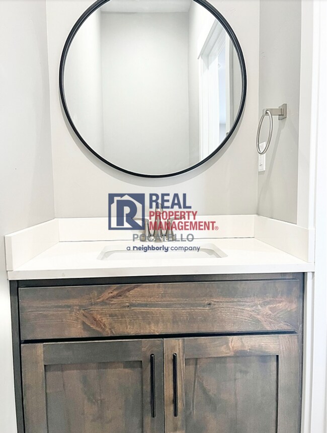 Building Photo - MOVE IN SPECIAL - 3 bedroom 2.5 bath Townh...