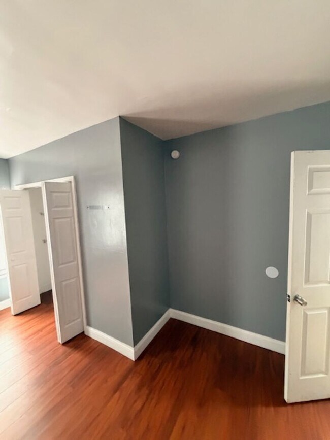 Building Photo - 925 Xenia Ave