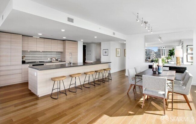 Building Photo - 708 Long Bridge St