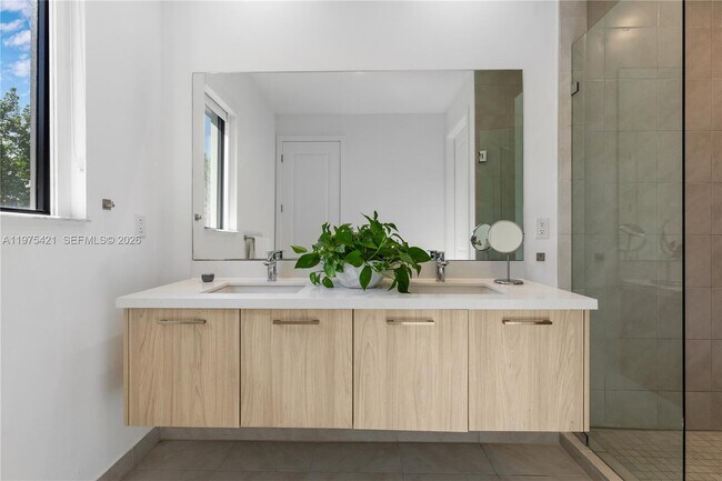 Building Photo - 4301 NW 81st Ct