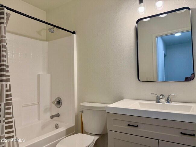 Building Photo - 2358 E Peach Tree Dr