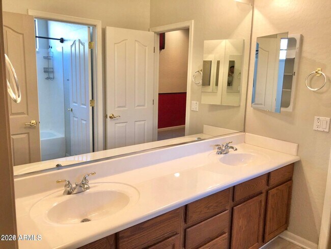 Building Photo - 345 N Date Palm Dr