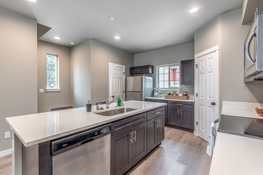 Building Photo - 11212 Bingham Ave E