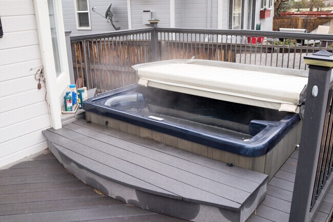 Building Photo - Evolve Real Estate: Available Immediately 3 Bedroom on a Huge Lot Facing Open Space! No Pets.