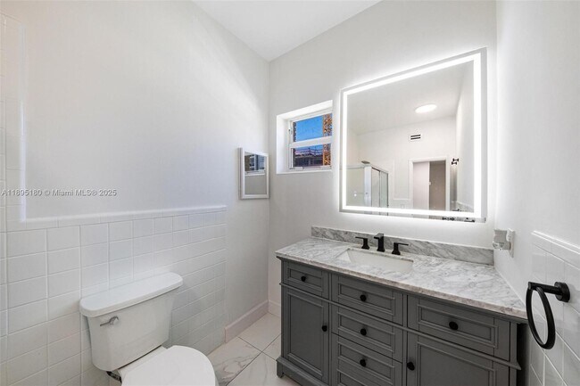 Building Photo - 9400 E Bay Harbor Dr