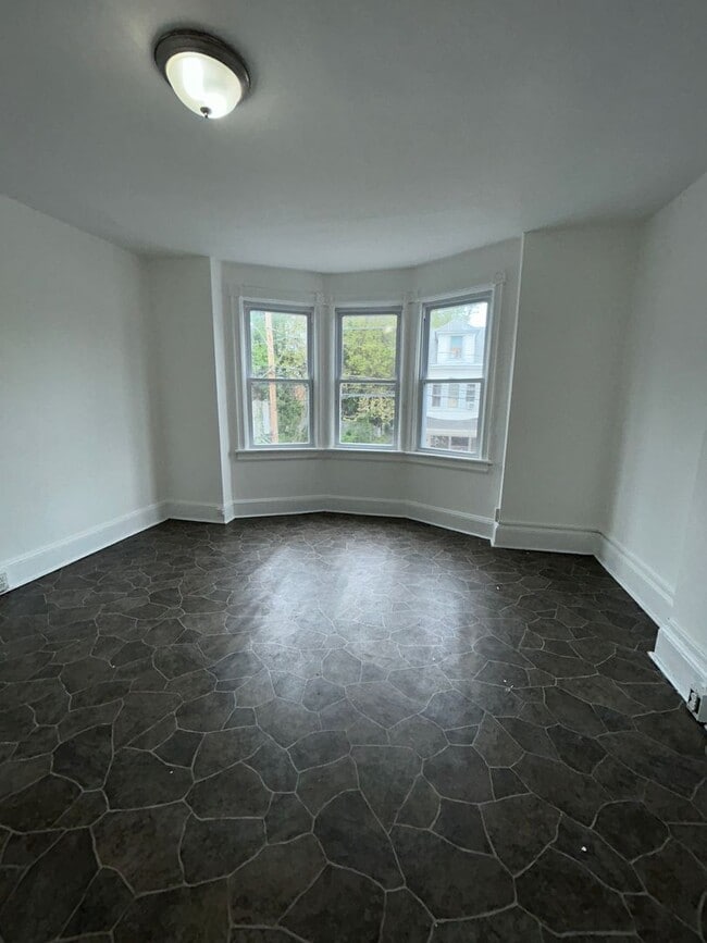 Building Photo - 19 E Ingham Ave