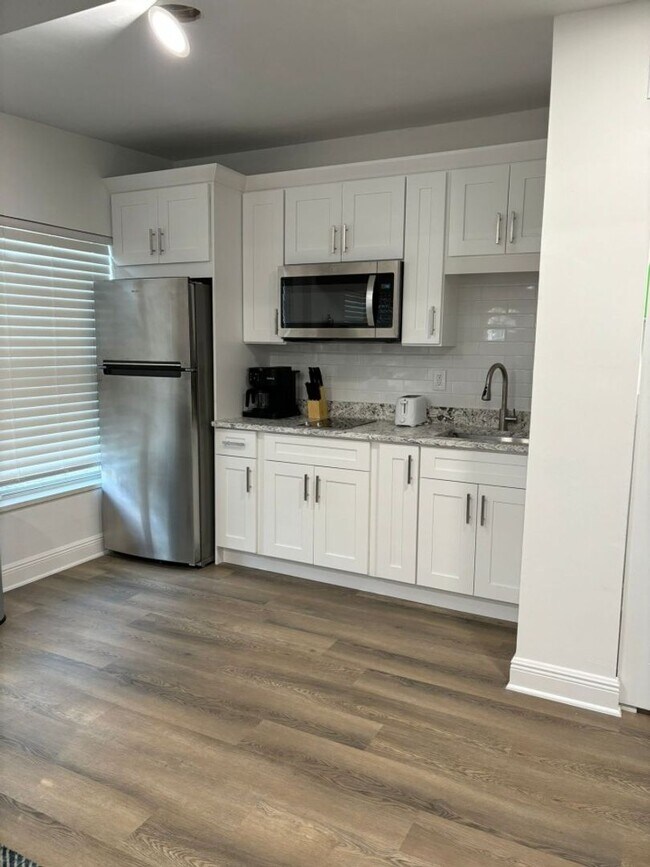 Building Photo - Beautiful Spacious Stylish near Busch Gardens at Crenshaw