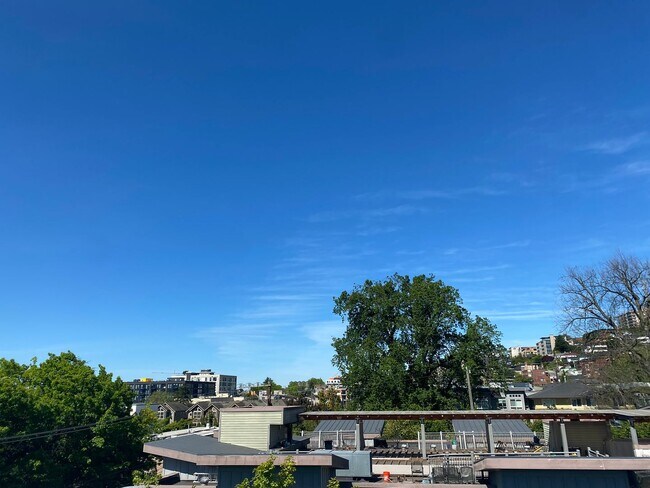 Building Photo - Contemporary Queen Anne Studio in Phenomenal Location!!!