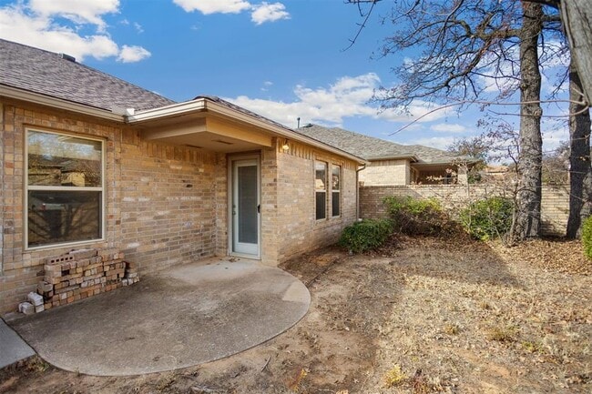 Building Photo - 2124 Trailwood Rd