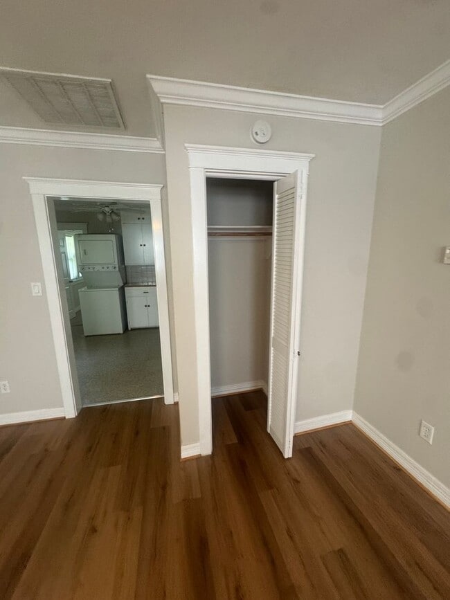 Building Photo - 1/1 with Fenced Yard - Charming Historic Home UPDATED