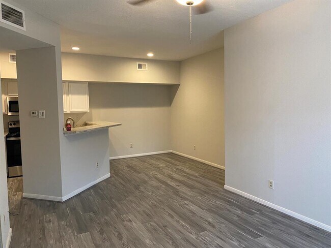 Building Photo - 2121 El Paseo St