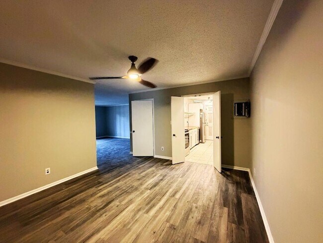 Building Photo - 2928 Parc Lorraine