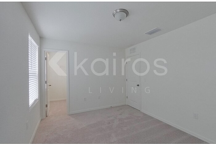 Building Photo - 12378 Paramount Dr S