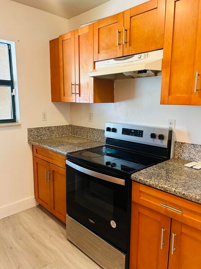 Building Photo - 844 NW 3rd Ave