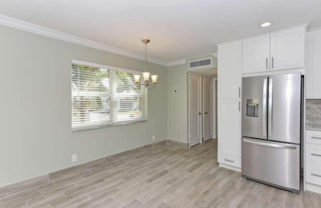 Building Photo - 864 Normandy R