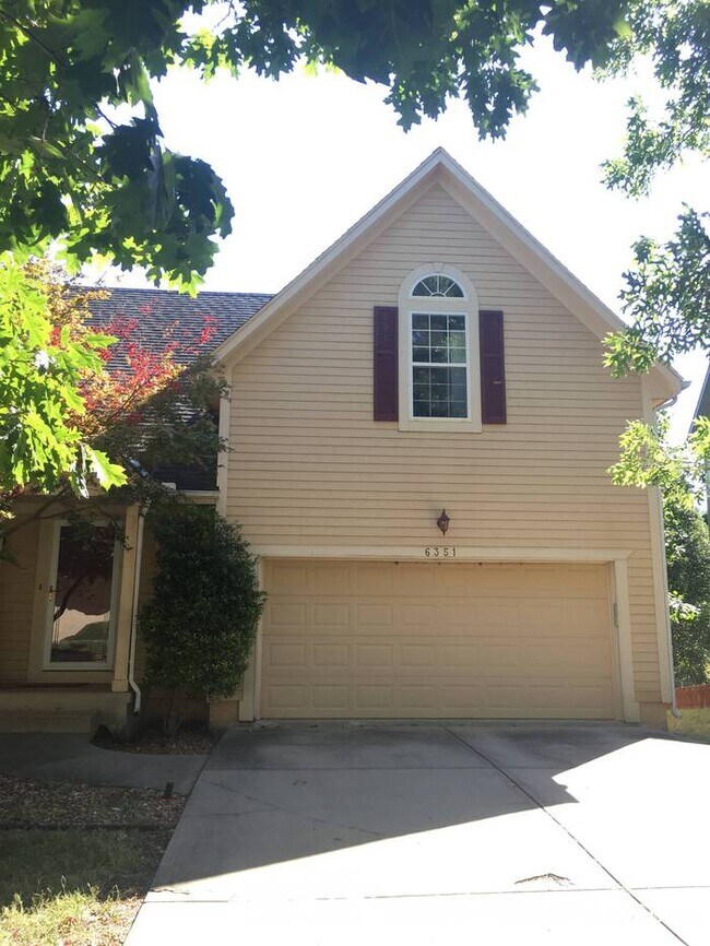 Building Photo - 4 Bed 3.5 Bath In Shawnee! Available NOW!!