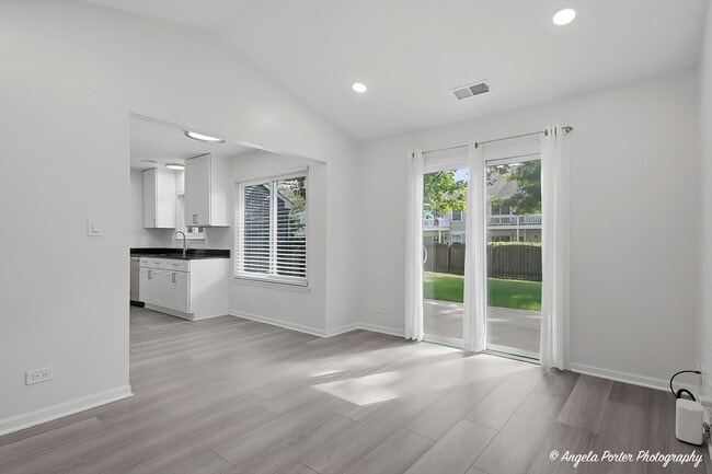 Building Photo - 1240 Huntington Dr