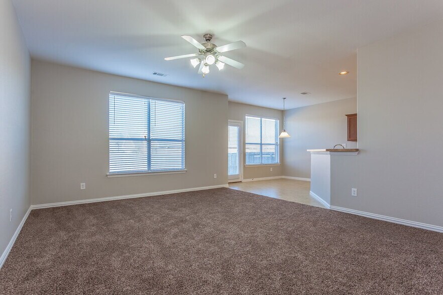Building Photo - 609 Cove Ct