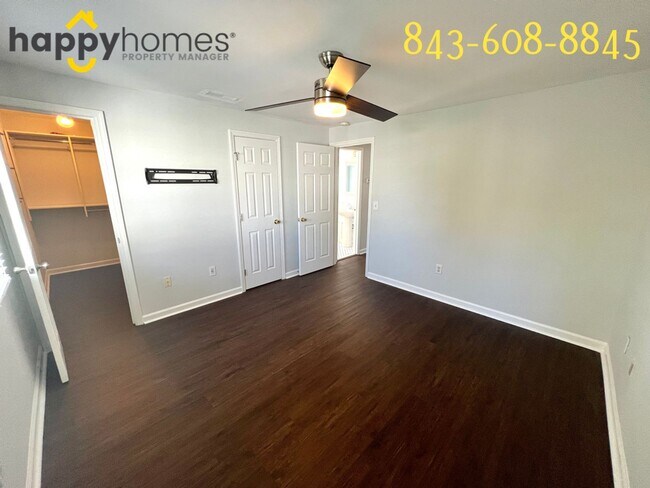 Building Photo - Beautiful 3 bedroom 3 full bath home locat...