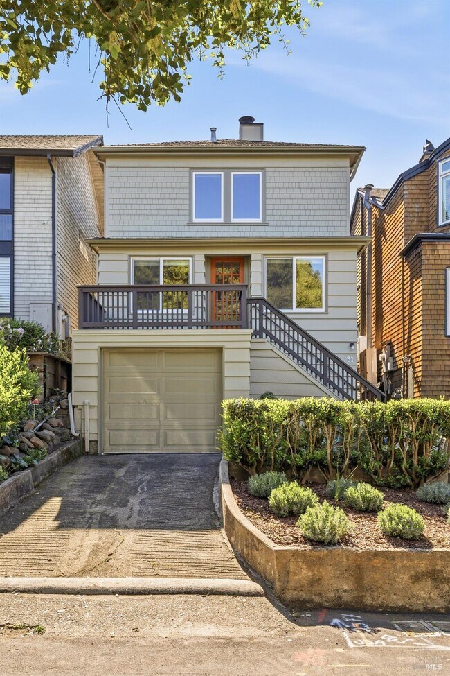 Building Photo - 31 Acacia Ave